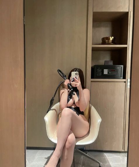 打白嫩光屁屁女网站