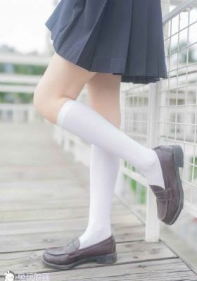 女高中生的腰姿